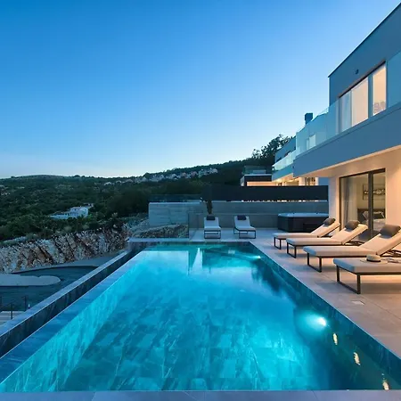 Vila Ateneum With Sea View, Jacuzzi And Infinity Pool Labin (Istria)