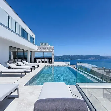 Villa Ateneum With Sea View, Jacuzzi And Infinity Pool
